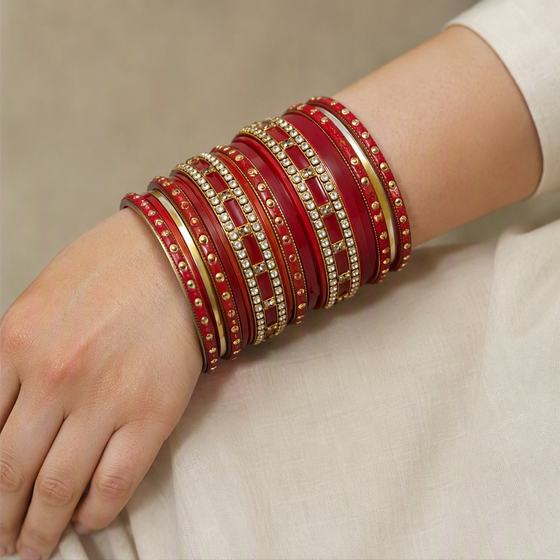 Bangles kalai par pehne hue