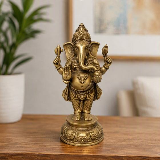 Murti living room mein
